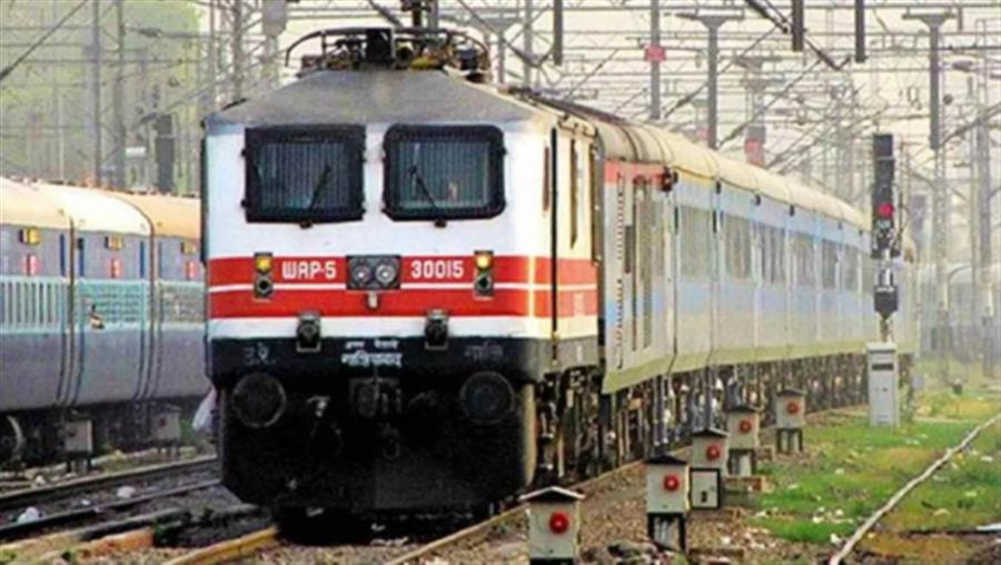 रेल यात्रियों के लिए खुशखबरी, ट्रेन में छूटा हुआ सामान मिलेगा वापस, वेबसाइट पर अपलोड की गई डिटेल