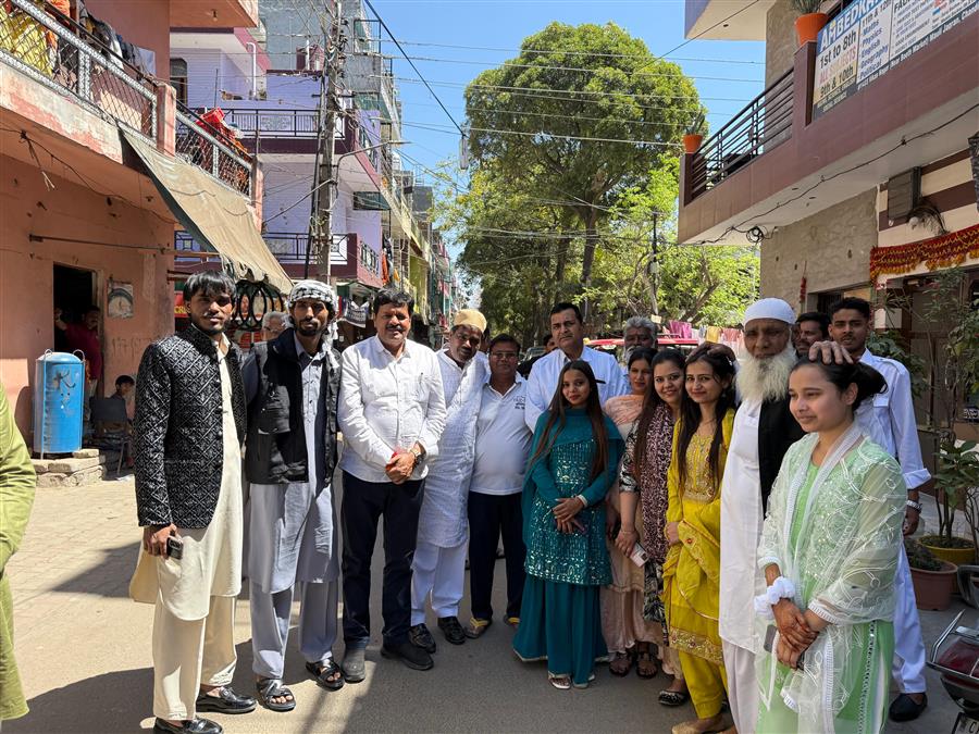 भाजपा नेता अनिल दुबे ने ईद मिलन समारोह में की शिरकत