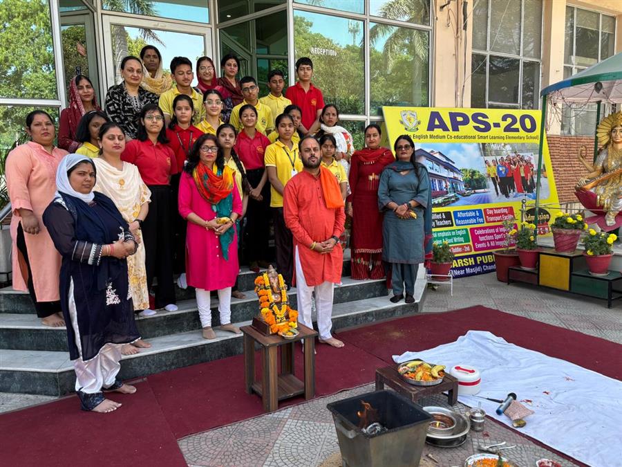 आदर्श पब्लिक स्कूल सेक्टर-20बी, चंडीगढ़ में हवन समारोह
