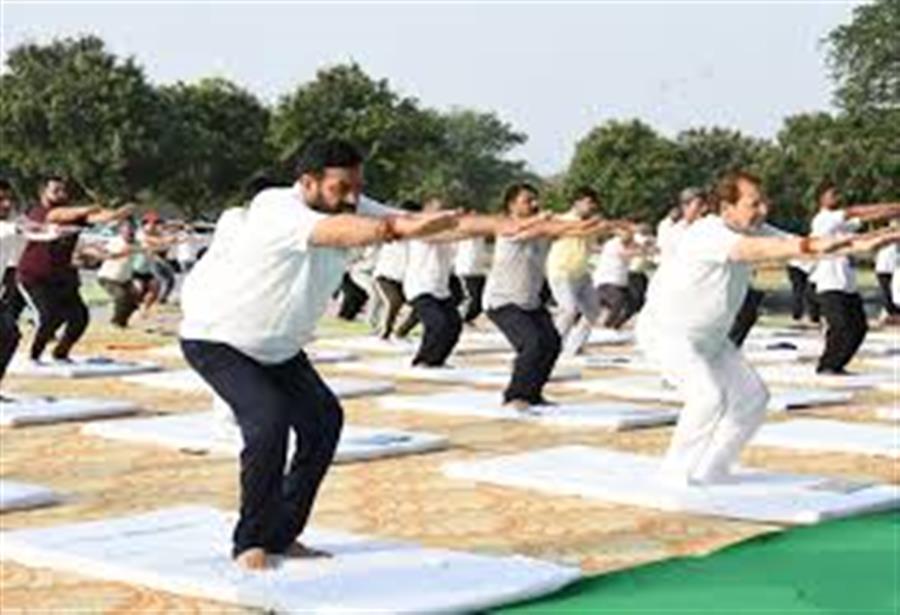 योग के साथ अनुशासित जीवनशैली अपनाएं युवा:  राव नरबीर सिंह