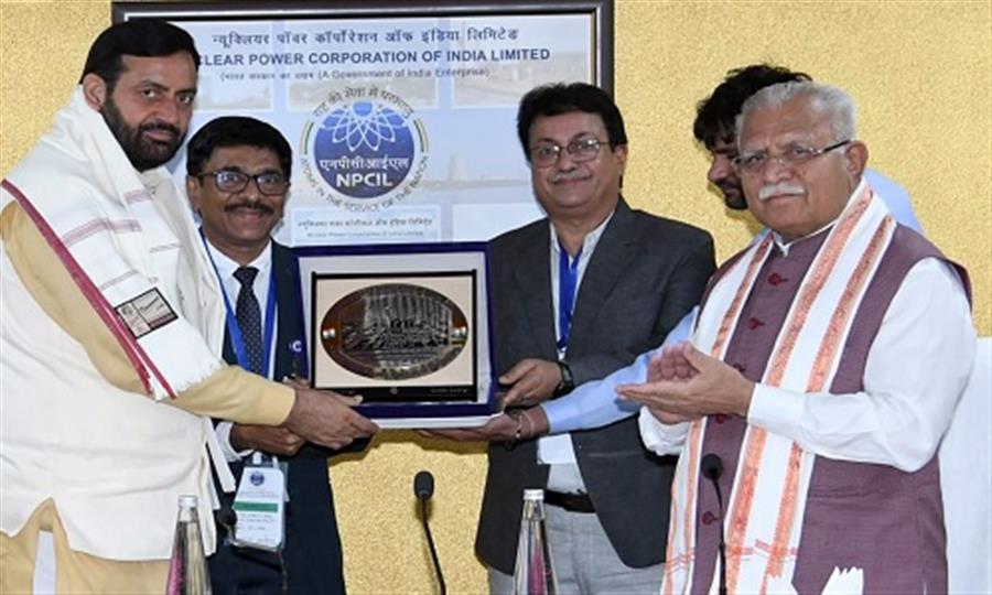 सीएम सैनी व मंत्री मनोहर लाल ने किया अणु विद्युत परियोजना का दौरा