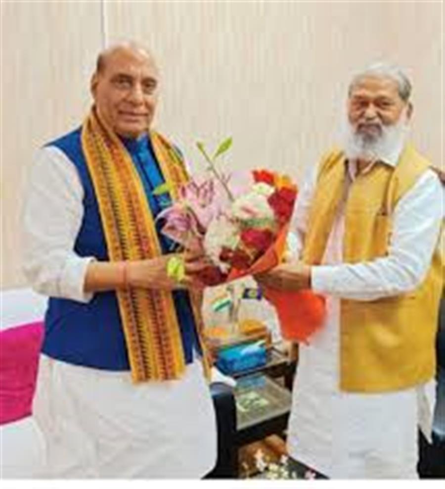 हरियाणा के ऊर्जा मंत्री अनिल विज ने रक्षा मंत्री राजनाथ सिंह से की शिष्टाचार भेंट