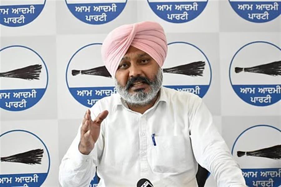 वित्त मंत्री और स्थानीय निकाय मंत्री द्वारा कर्मचारी यूनियनों के साथ मीटिंगें