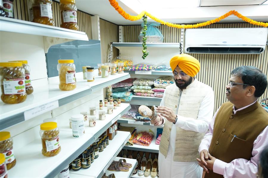महिलाओं को सशक्त बनाने  के लिए पंजाब सिविल सचिवालय में हुआ 