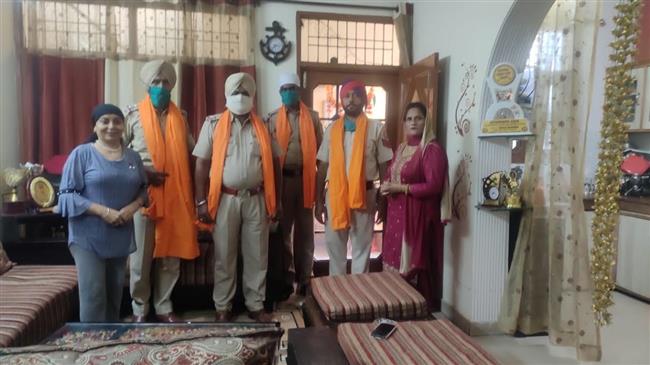   महिला मंडल जीरकपुर ने किया पुलिसकर्मियों को सम्मानित