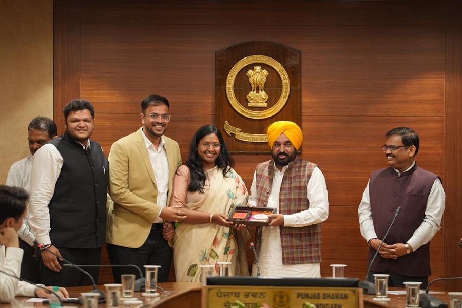 यू.पी.एस.सी.- 2025 पास करने वाले उम्मीदवारों का सम्मान; मुख्यमंत्री