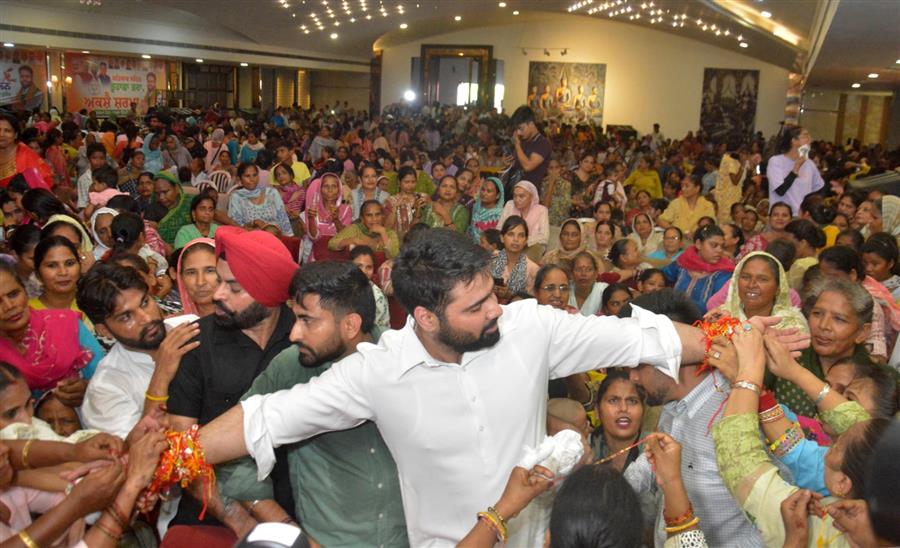 ਅਕਸ਼ੈ ਸ਼ਰਮਾ ਦੇ ਰੱਖੜੀ ਮਹਾ-ਸੰਮੇਲਨ ਵਿੱਚ ਸਿਆਸਤ ਦੀ ਗਰਮਾਹਟ