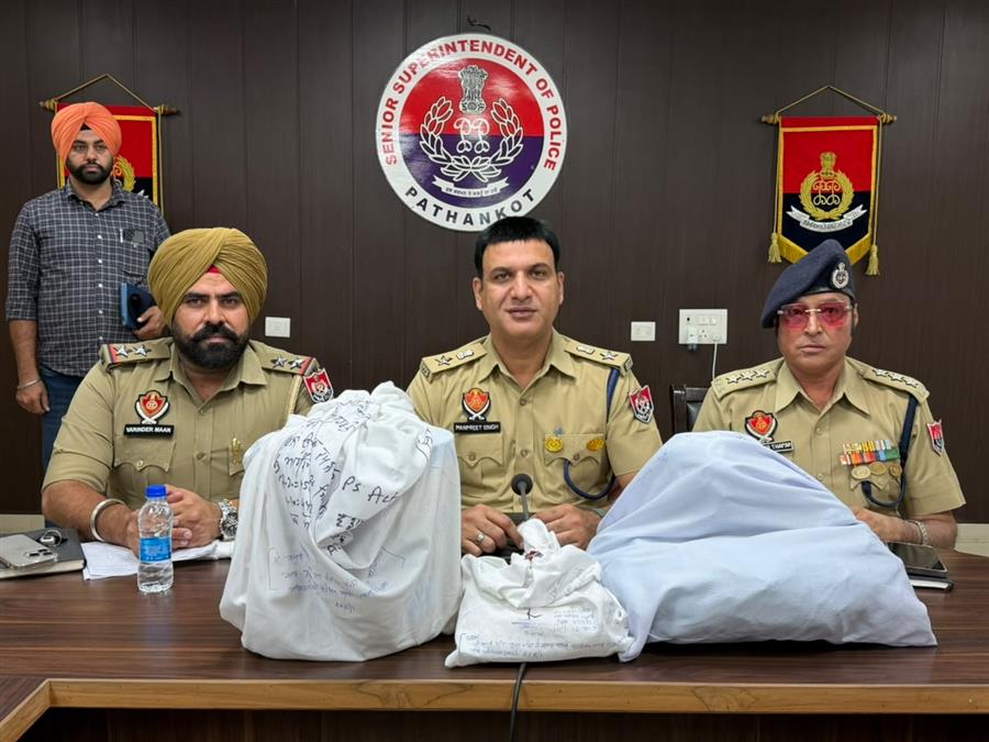 पठानकोट में 7.823 किलो हेरोइन सहित महिला समेत दो तस्कर गिरफ्तार