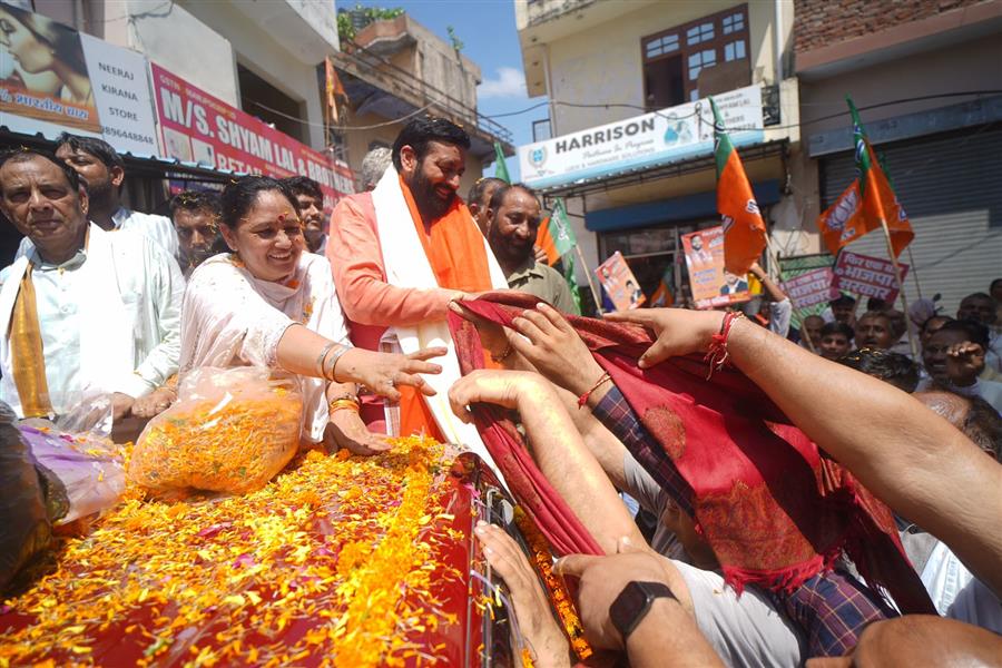 विधानसभा चुनाव जीतने निकल पड़ा भाजपा का विजय रथ, नारायगढ़ और पूंडरी में सीएम ने निकाला रोड शो
