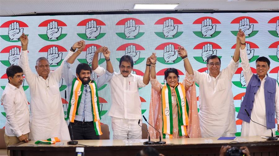कांग्रेस से नई पारी शुरू करेंगे विनेश फौगाट व बजरंग पूनिया