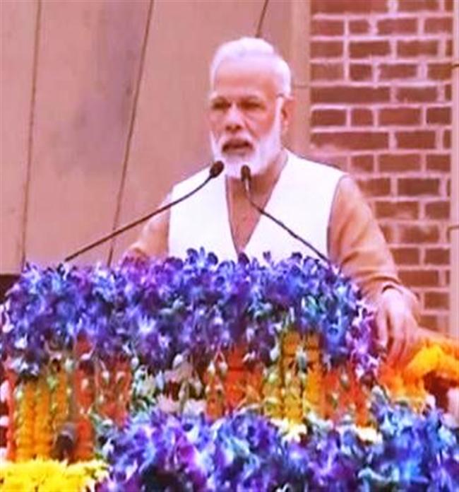  सरदार वल्लभ भाई पटेल ने बहुत ही कम समय में देश को एकता के सूत्र में बांध दिया:  मोदी 