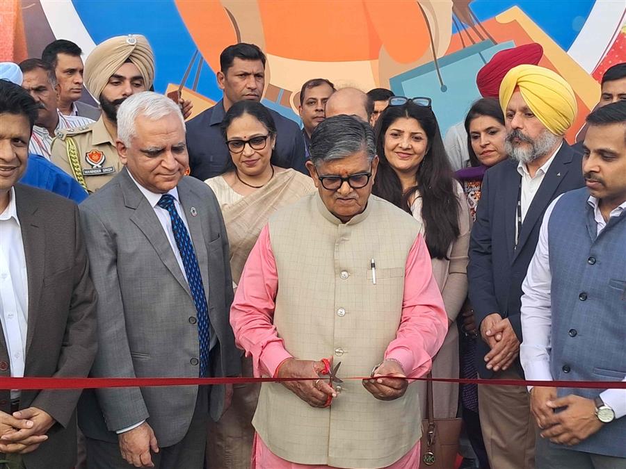 राज्यपाल, पंजाब और प्रशासक, यूटी ने क्षेत्रीय शिल्प कौशल और स्थिरता का जश्न मनाते हुए सीआईआई चंडीगढ़ मेले के 27वें संस्करण का उद्घाटन किया