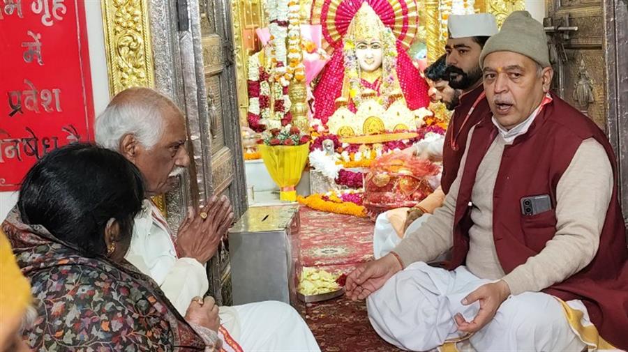 ਹਰਿਆਣਾ ਦੇ ਰਾਜਪਾਲ ਨੇ ਟੇਕਿਆ ਮਾਤਾ ਮਨਸਾ ਦੇਵੀ ਮੰਦਰ ਵਿੱਚ ਮੱਥਾ