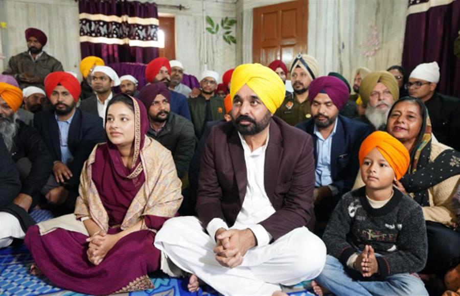 ਮੁੱਖ ਮੰਤਰੀ ਨੇ ਗੁਰਦੁਆਰਾ ਭੱਠਾ ਸਾਹਿਬ ਵਿਖੇ ਮੱਥਾ ਟੇਕਿਆ, ਸੰਗਤਾਂ ਨੂੰ ਸ੍ਰੀ ਗੁਰੂ ਗੋਬਿੰਦ ਸਿੰਘ ਜੀ ਦੇ ਪ੍ਰਕਾਸ਼ ਪੁਰਬ ਦੀ ਵਧਾਈ ਦਿੱਤੀ