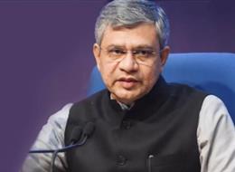 ट्रेन में खाने की कीमतें और मेन्यू प्रदर्शित करना अनिवार्य :  लोकसभा में रेल मंत्री ने दी जानकारी