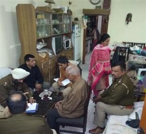  चाकू की नोक पर बुजुर्ग दंपती से लूट