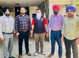 50,000 रुपये रिश्वत लेते हुए एफ.सी.आई. का क्वालिटी कंट्रोल मैनेजर विजीलेंस ब्यूरो द्वारा रंगे हाथों काबू