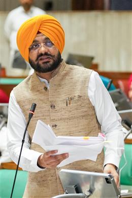 मनरेगा श्रमिकों को बी.ओ.सी. वेलफेयर बोर्ड में शामिल करने की योजना: तरुनप्रीत सिंह सौंद
