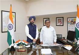 पंजाब के महाधिवक्ता श्री एम.एस. बेदी ने की राज्यपाल से शिष्टाचार भेंट