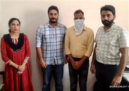ए.एस.आई. और पंचायत सदस्य के खिलाफ 20,000 रुपये रिश्वत लेने के आरोप में मामला दर्ज