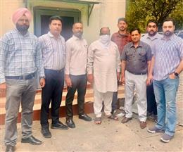 भ्रष्टाचार विरोधी मुहिम : डी.ई.ओ. कार्यालय का क्लर्क शिक्षक से दूसरी किस्त के 20,000 रुपए रिश्वत लेते रंगे हाथों काबू