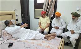 ऊर्जा व परिवहन मंत्री अनिल विज से भारतीय किसान यूनियन के अध्यक्ष गुरनाम सिंह चढूनी ने मुलाकात की और उनका हालचाल जाना