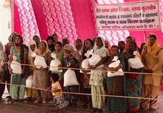 Dera Sacha Sauda Volunteers provide ration to needy families on the occasion of World Food Day