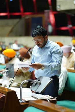 पंजाब विधानसभा द्वारा महान पंजाबी सिख धावक फौजा सिंह को श्रद्धांजलि अर्पित