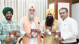 पंजाब विधानसभा के स्पीकर कुलतार सिंह संधवां द्वारा राज मल्होत्रा की पुस्तक 'सचखंड पंजाब' का विमोचन