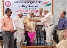 शायरों ने शायरी से शहीदों को दी श्रद्धांजलि