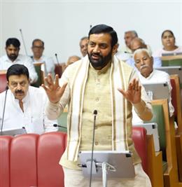  4 महीने में 16 हजार मीट्रिक टन कचरा यमुना से निकाला