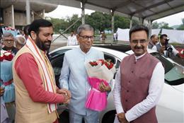 महामहि‍म राज्‍यपाल का हरि‍याणा व‍िधानसभा में व‍िस अध्‍यक्ष हरव‍िन्‍द्र कल्‍याण व मुख्‍यमंत्री नायब स‍िंह सैनी ने कि‍या भव्‍य स्‍वागत  