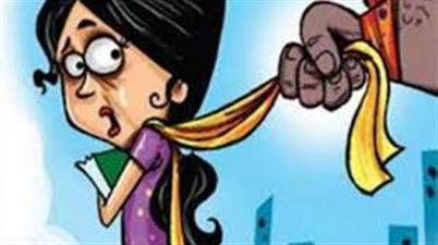 महिला से छेड़छाड़ करने वाला काबू