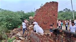 भिवानी में मकान ढहने से दबा पूरा परिवार, 3 नाबालिग लड़कियों की मौत