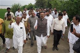 बाढ़ पीड़ितों की सहायता के लिए विधान सभा स्पीकर ने एक महीने का दिया वेतन 