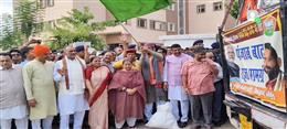 मुख्यमंत्री नायब सैनी ने बाढ़ प्रभावित पड़ोसी राज्यों को भेजी राहत सामग्री