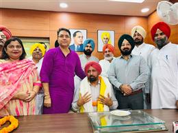 बलजिंदर ढिल्लो ने अमन अरोड़ा की उपस्थिति में पंजाब एग्रो फूडग्रेन्स कॉरपोरेशन के चेयरमैन के रूप में पद संभाला