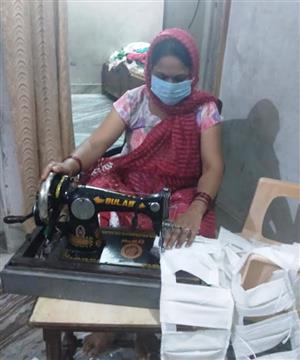   लॉकडाउन में महिलाओं का सहारा बना हुनर,मास्क बना चालाई घर की रोजी रोटी 