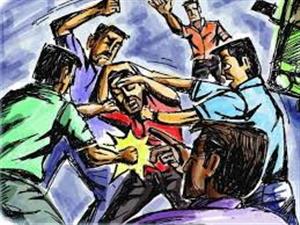    जान से मारने की कोशिश करने पर चार महिलाओ सहित 13 के ख़िलाफ़ कार्रवाई 