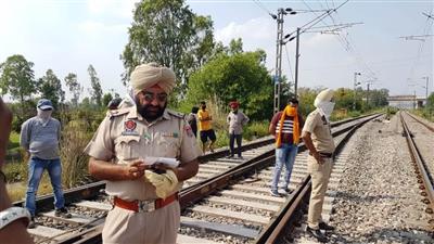   ट्रेन की चपेट में आने से युवक की मौत