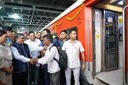 राज्यपाल गुलाब चंद कटारिया ने उदयपुर-चंडीगढ़ सुपरफास्ट ट्रेन का चंडीगढ़ रेलवे स्टेशन पर किया स्वागत