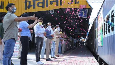  स्पेशल ट्रेन से 1400 मजदूरों को भेजा गया बिहार  