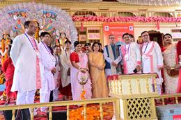 राज्यपाल असीम कुमार घोष ने अपनी धर्मपत्नी सहित गुरुग्राम में दुर्गा पूजा कार्यक्रम में की शिरकत
