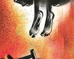   पति ने नहीं किया विश, तो पत्नी खुद के साथ किया ऐसा काम