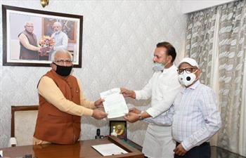   कुमारी शैलजा ने सीएम को भिजवाए 40 लाख
