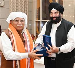 केंद्रीय मंत्री मनोहर लाल ने दुबई स्थित गुरुद्वारा गुरु नानक दरबार, जैबेल अली में की अरदास   