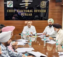 पंजाब के मुख्य निर्वाचन अधिकारी सिबिन सी ने तरनतारन के डिप्टी कमिश्नर और एसएसपी के साथ की समीक्षा बैठक