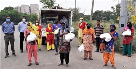 विश्वास फाऊंडेशन ने 126 जरुरतमंद परिवारों को दिया राशन 