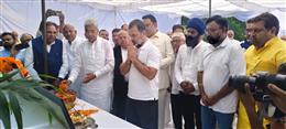 पूरन कुमार के परिवार से किए वादों को पूरा करे सरकार: राहुल गांधी
