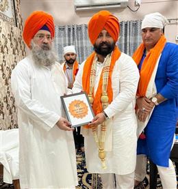 जत्थेदार ज्ञानी कुलवंत सिंह को श्री गुरु तेग बहादर जी के 350वें शहीदी समारोह के लिए दिया आमंत्रण